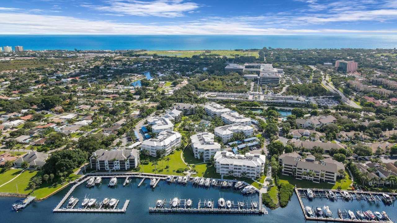 123 Bay Colony Drive N