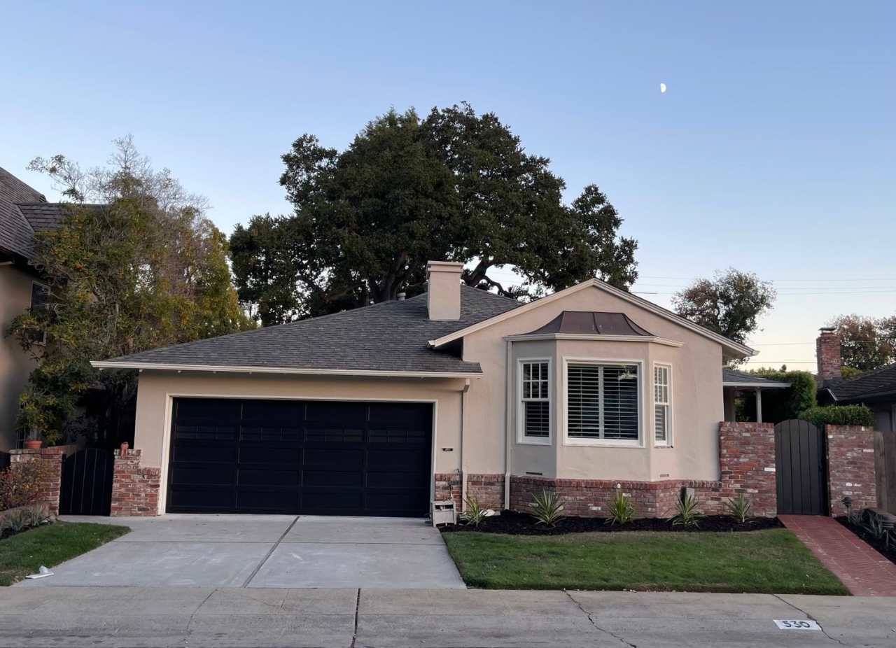 Lovely 2 Bed 2.5 Bath Home - Incredible Parrot Park Location!