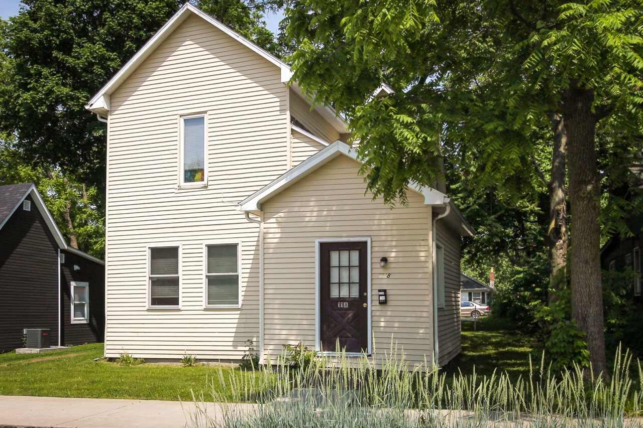 PRELEASING for AUGUST! Close to Campus