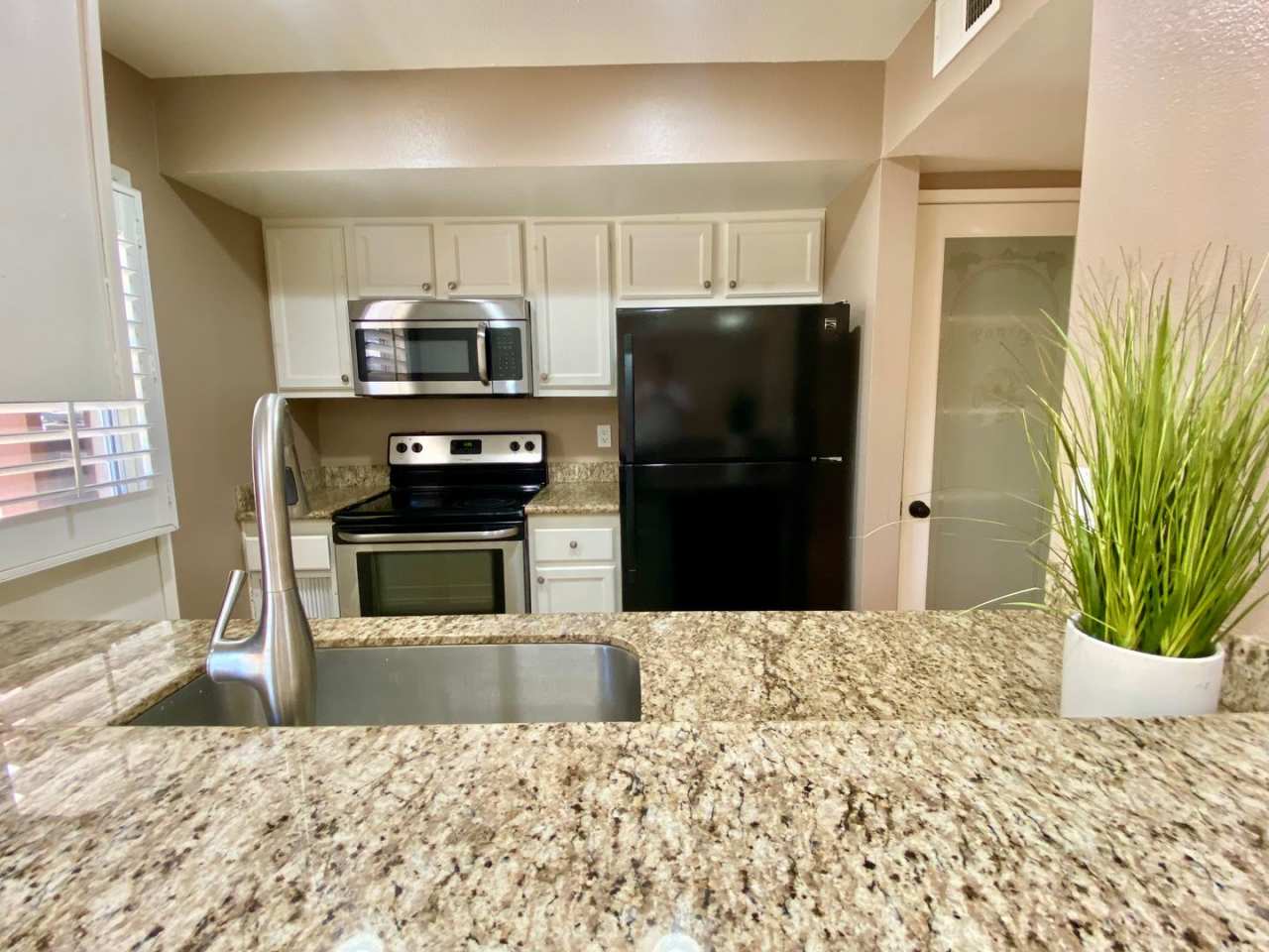 Beautiful 3 bed Townhome in Agoura Hills