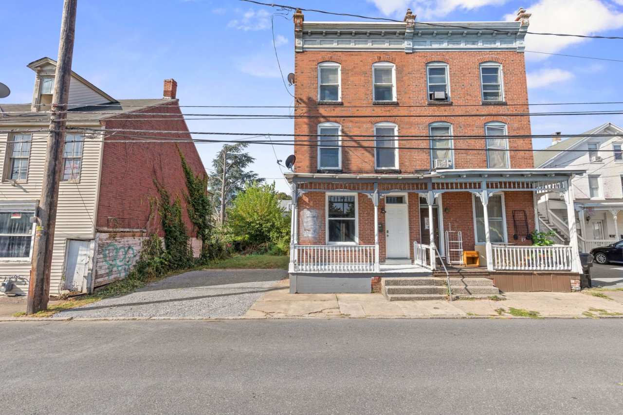 Spacious 4 Bedroom Single Family on Susquehanna St