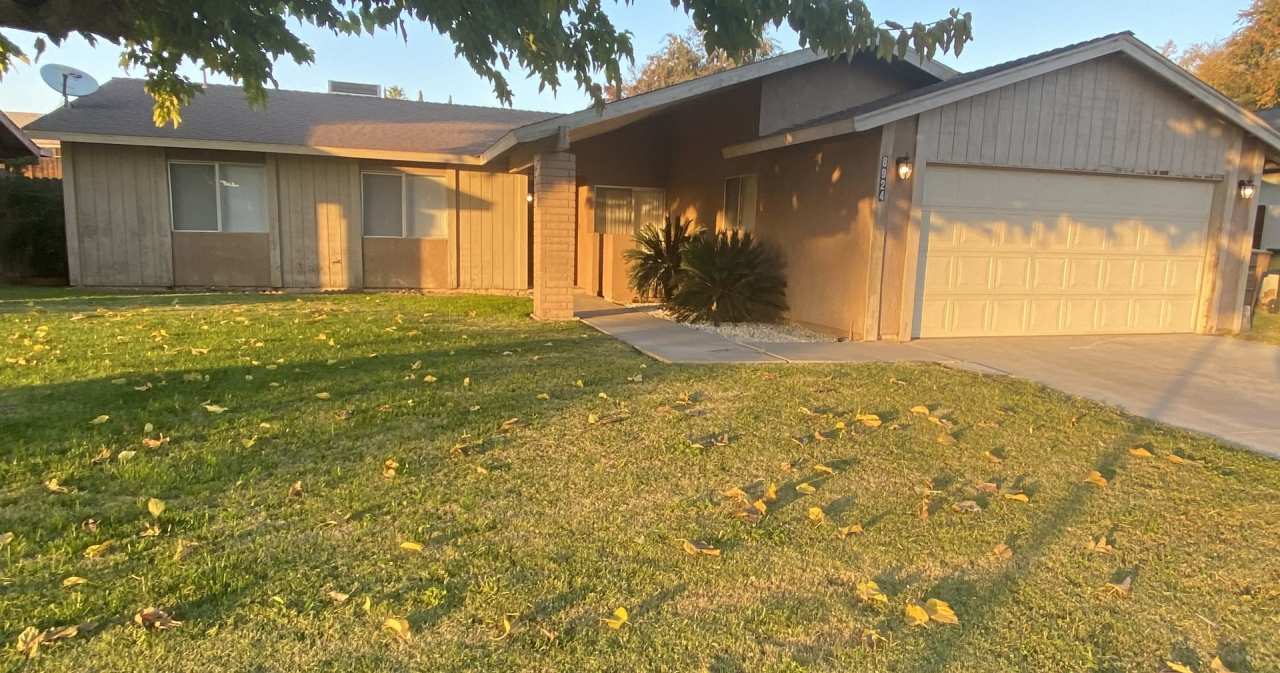 Large 3 Bedroom, 2 Bath Home on NE