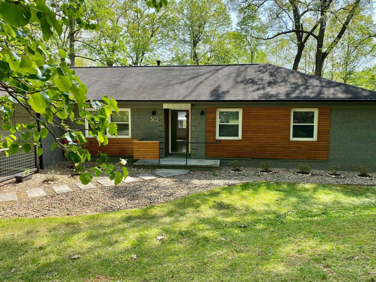 East AVL - Mid Century Modern Beauty in Botany Woods!