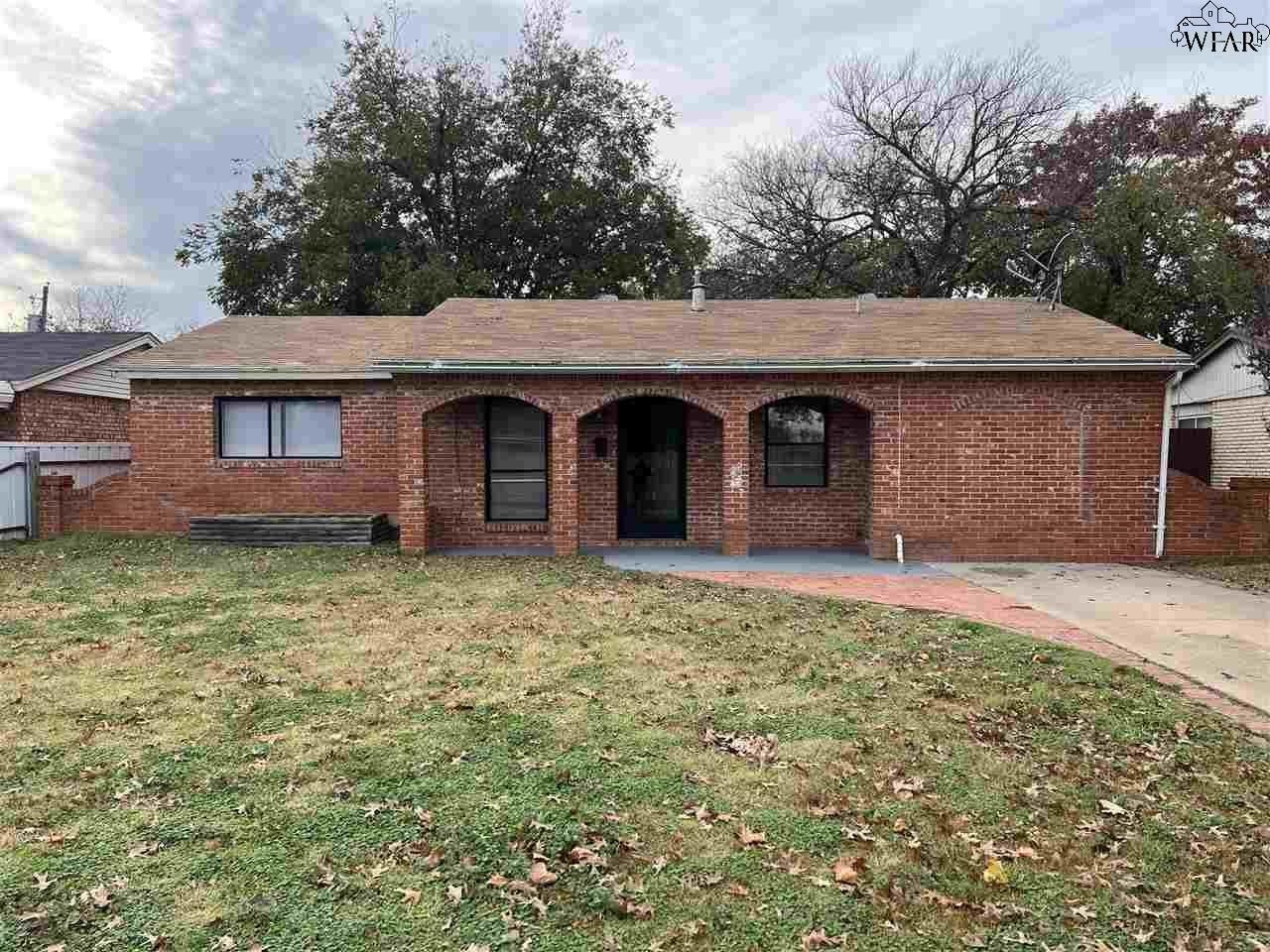 5026 LAKEFRONT DRIVE