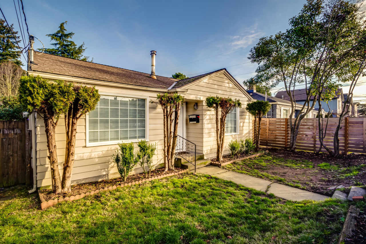 9238 15th Avenue Southwest