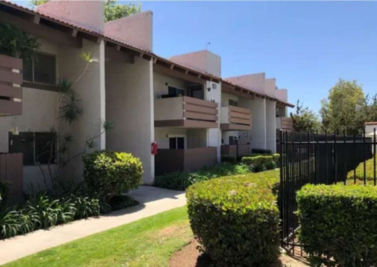 Completely Remodeled 2 bedroom condo in Tustin