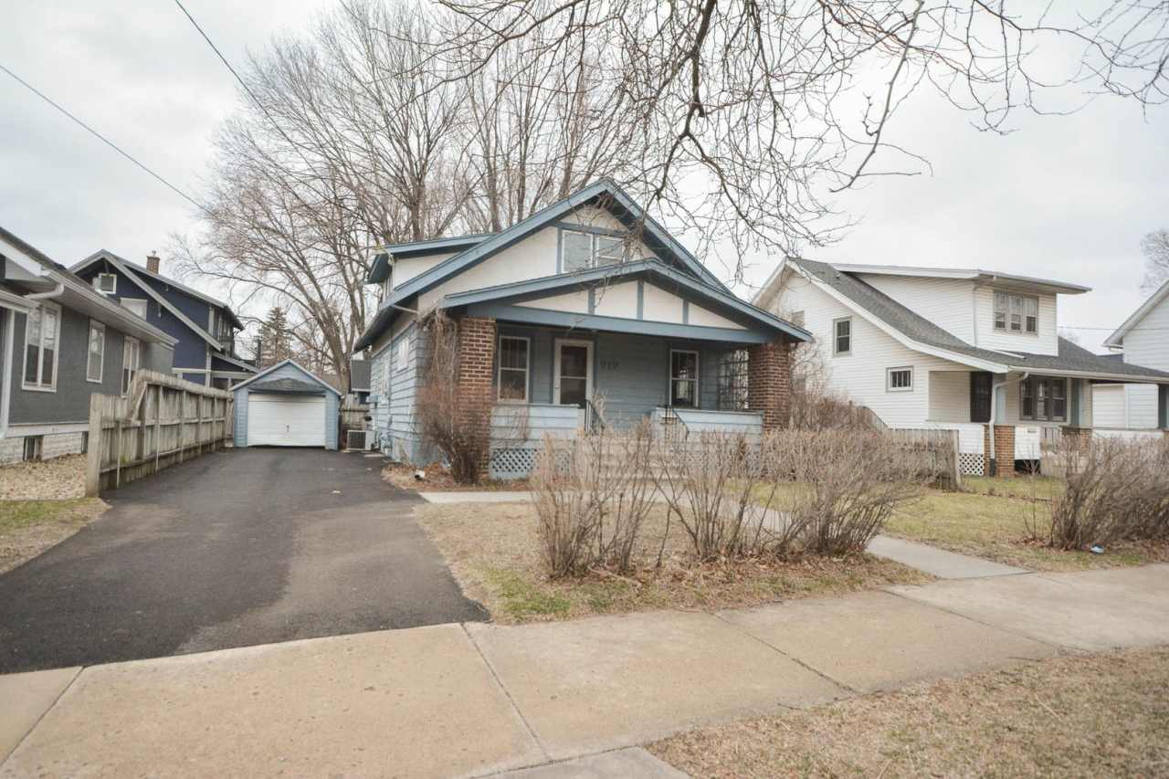 Classic Kutzky Park charmer!