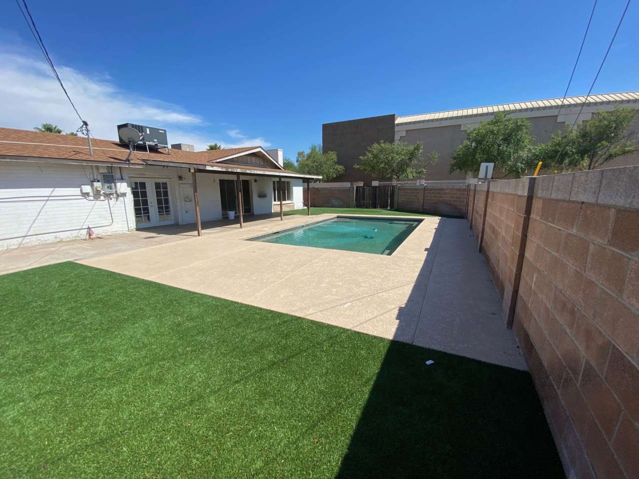 5 Bedroom 3 Bath home close to ASU - POOL AND TURF BACKYARD