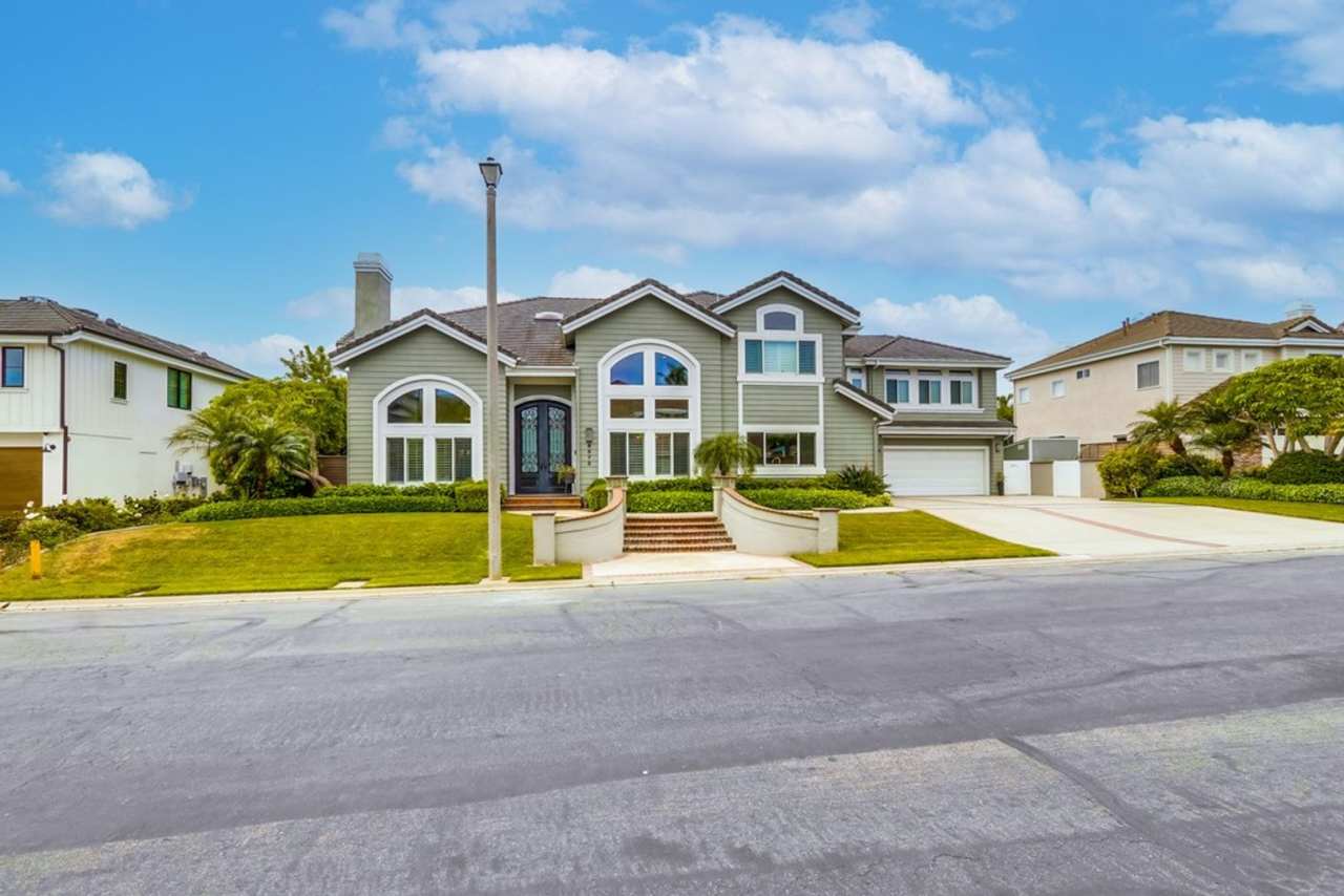 ELEGANT 5 BEDROOM / 4.5 BATHROOM ESTATE IN EDWARD HILL