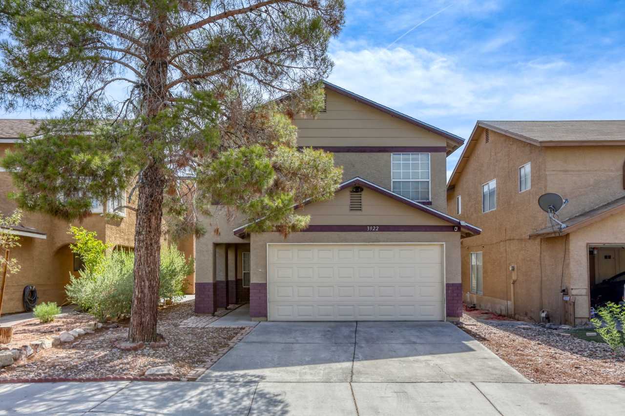 Beautiful 4 bedroom POOL home close to Nellis AFB!