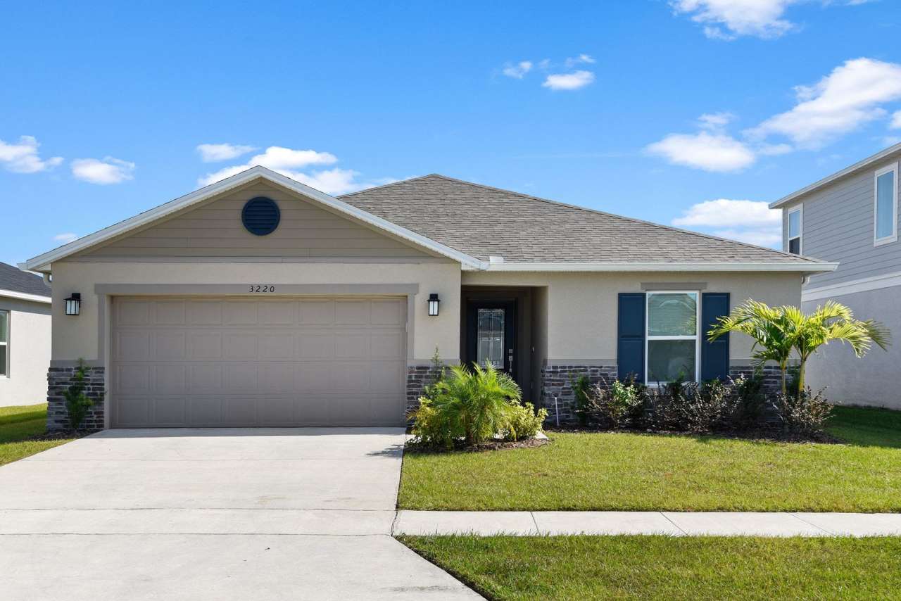 Fully Furnished 4 bedroom, 2 bath Executive Rental in St Cloud