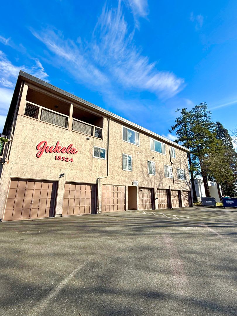 18524 TM JD GISZ LLC