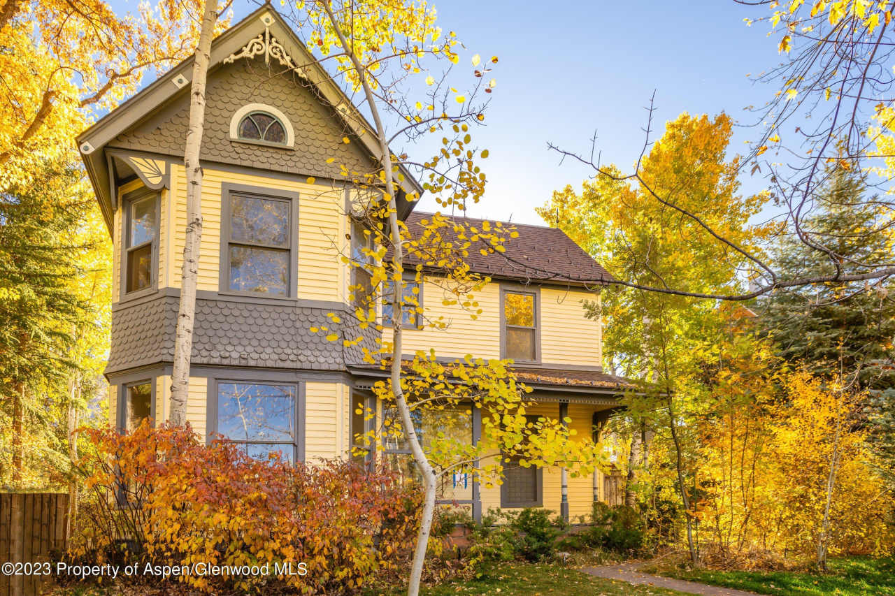 212 N Monarch Street