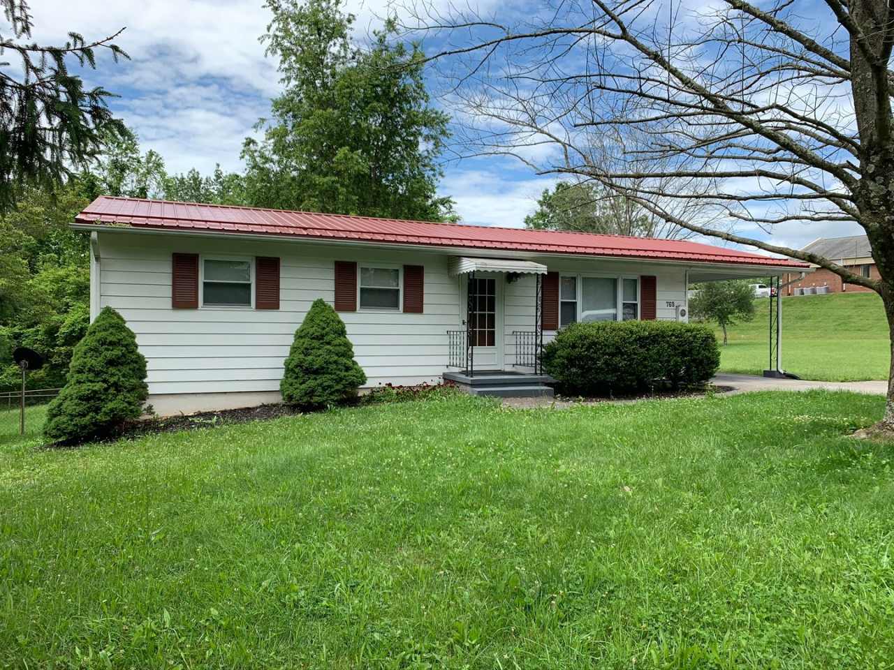 3 Bedroom Close to Lewis Gale Hospital