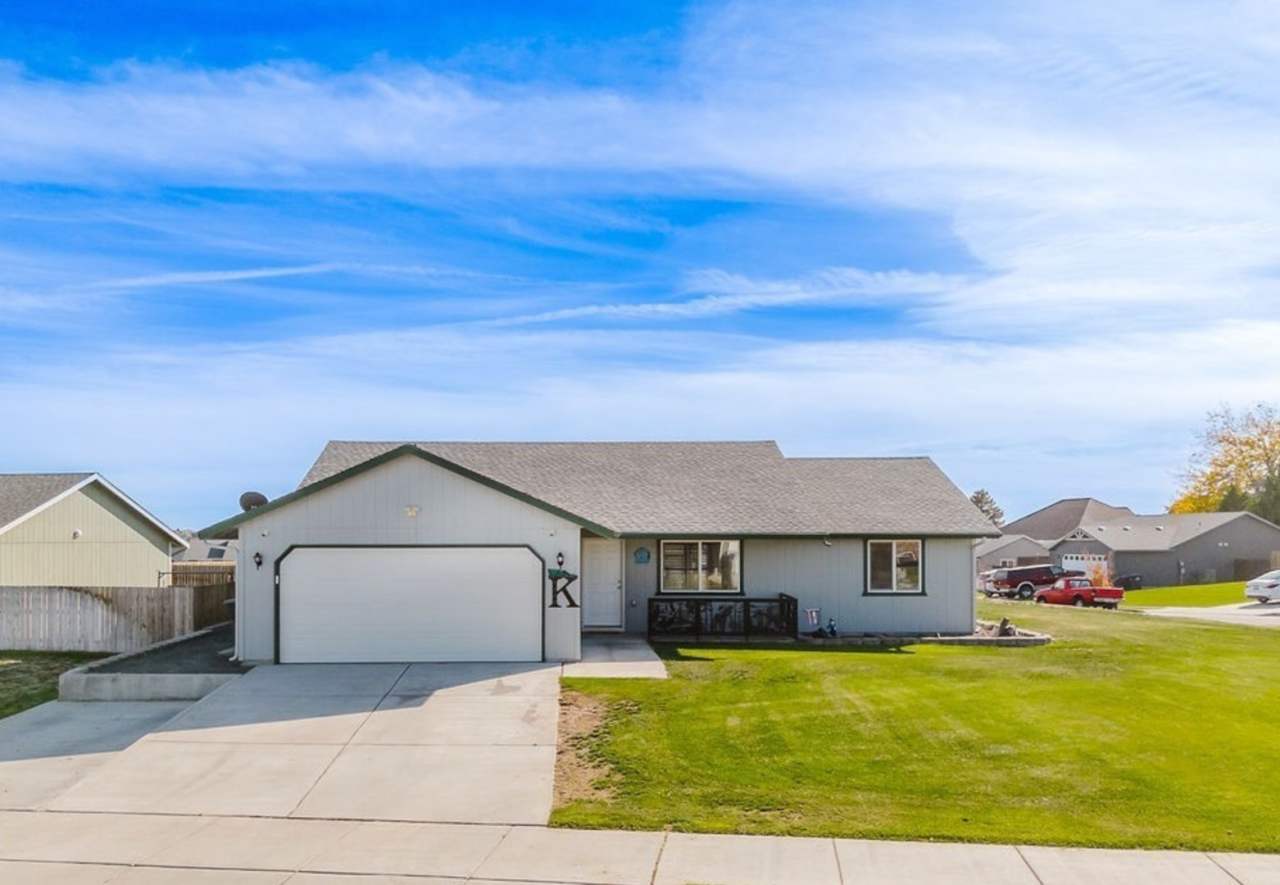 Corner Lot Home For Rent!