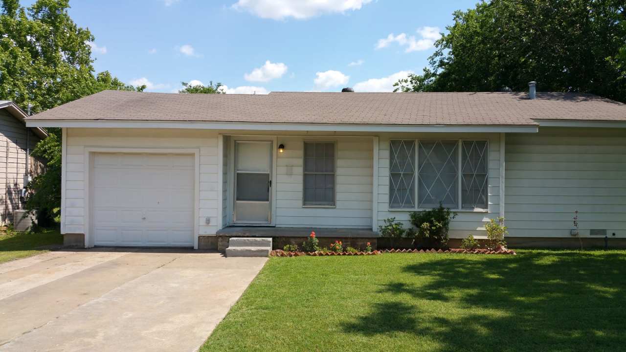 Available February | Charming 2 BD 1 BA Home - Cleburne
