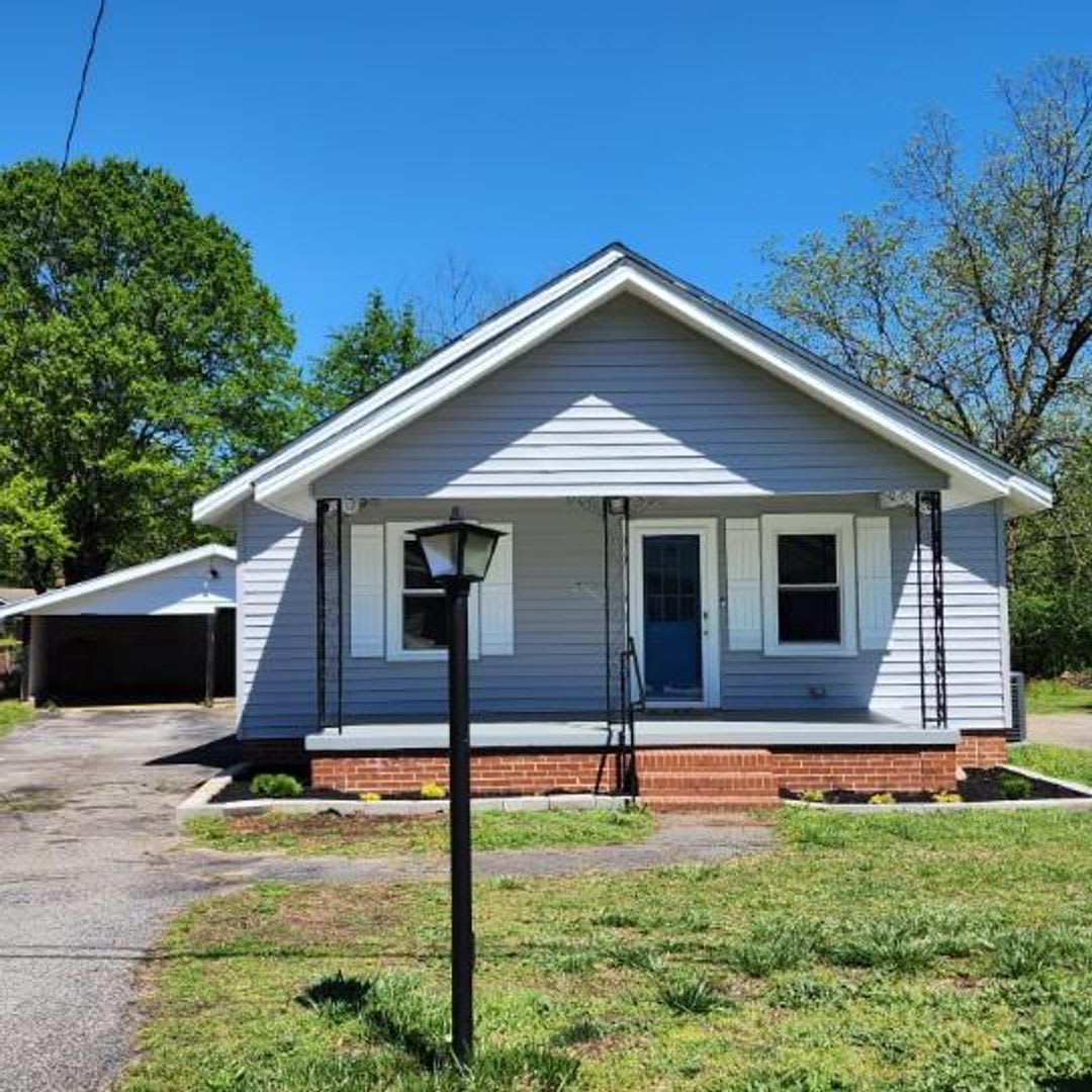 Greer - 3Bd/2Ba, 1056 SF