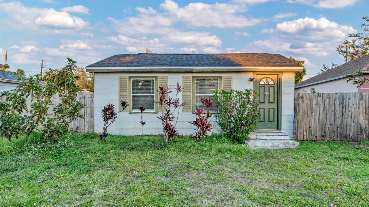 Charming 2BR/1BA St. Pete Home, Available Now!