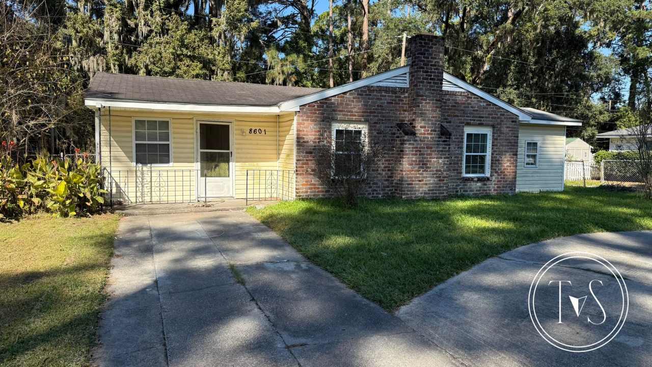 NEWLY UPGRADED 3 BED/2 BATH HOME