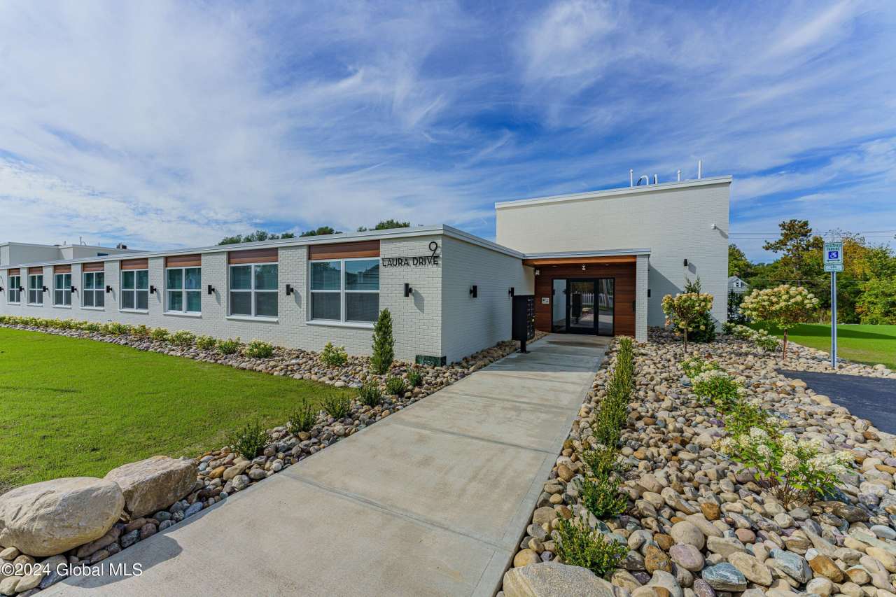 9 Laura Drive