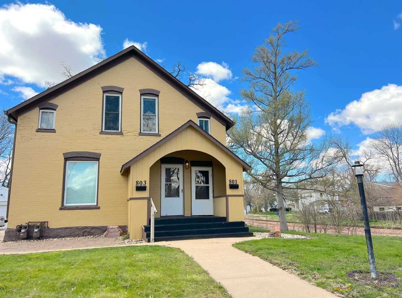 Newly Remodeled Modern 1-Bedroom Main Floor Apt