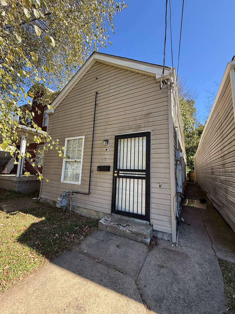 3-BED 1-BATH SINGLE FAMILY HOME