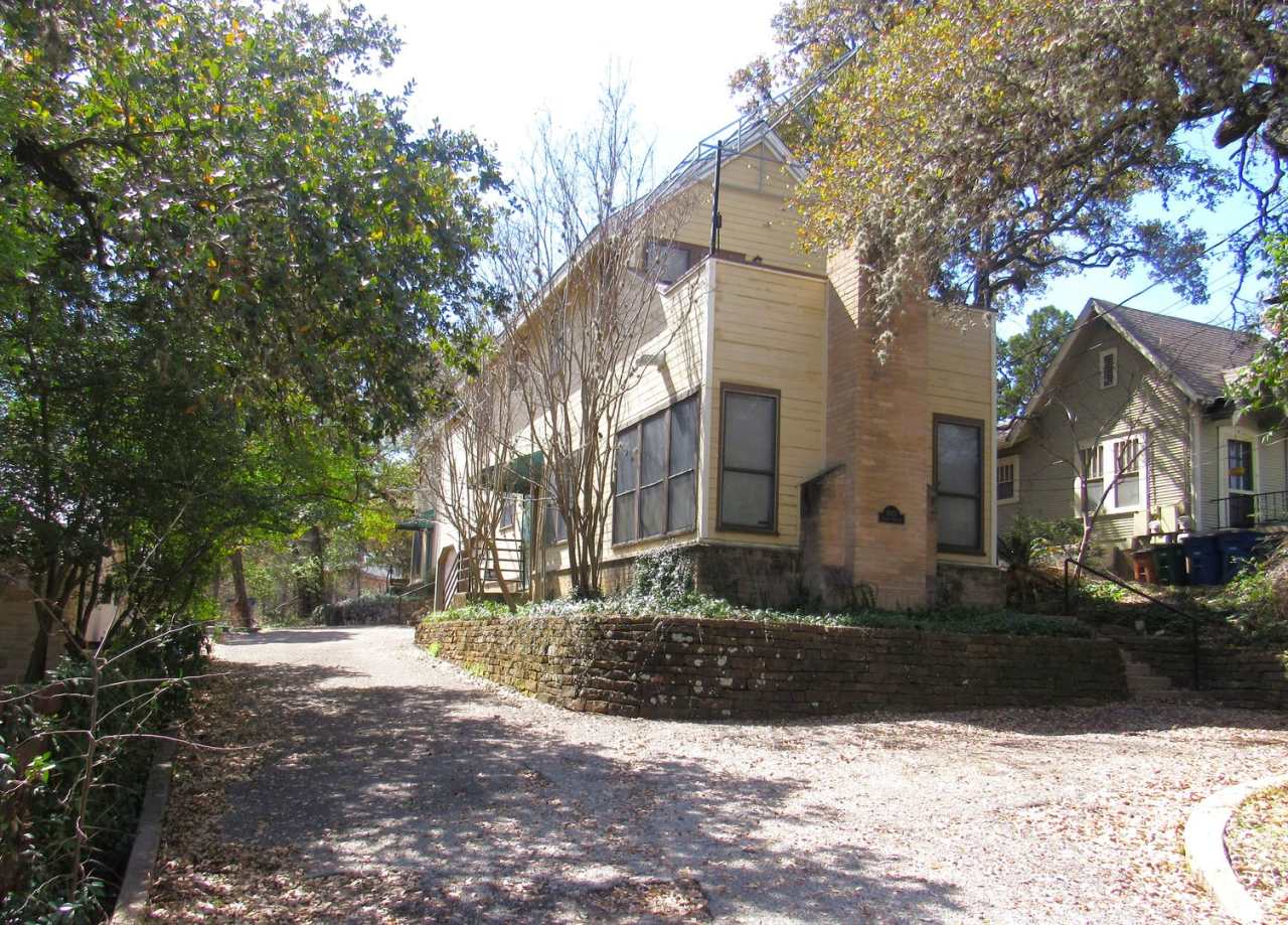 Charming Travis Heights close to everything!