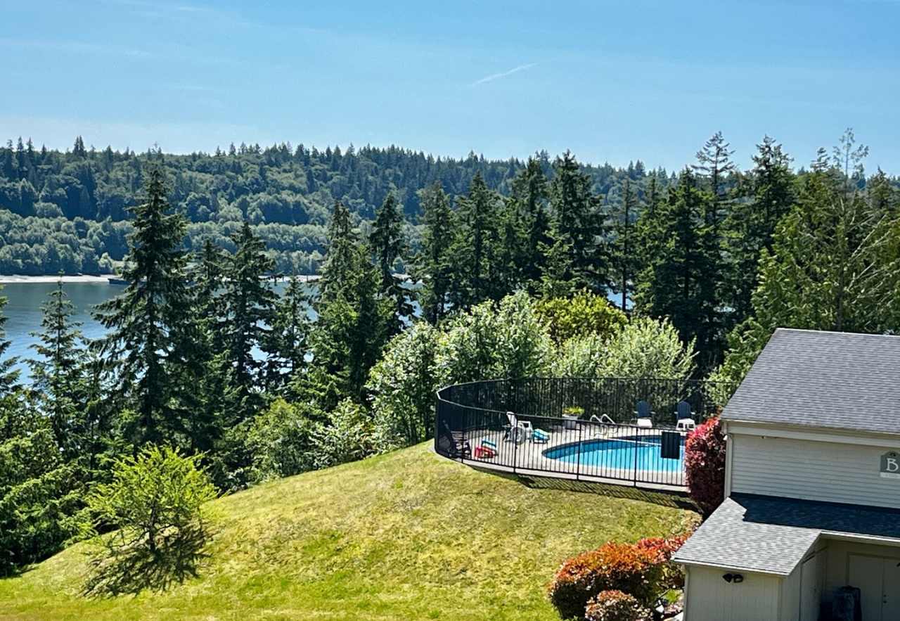 Sunn Fjord Condo, New Paint and New Carpet!