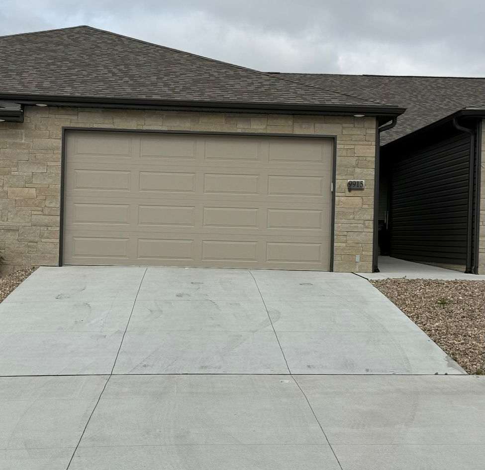 Ranch townhome with 2 stall garage. Spacious 2 bedrooms with walk in closets, 2.5 bathroom, 1st floor laundry