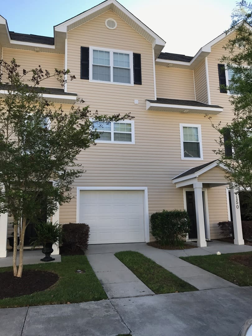 Beautiful Townhome Located in Ashley Park!