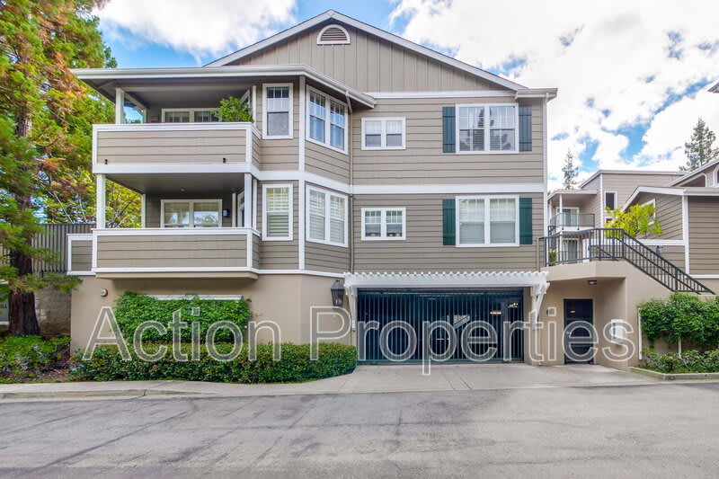 2160 Santa Cruz Avenue