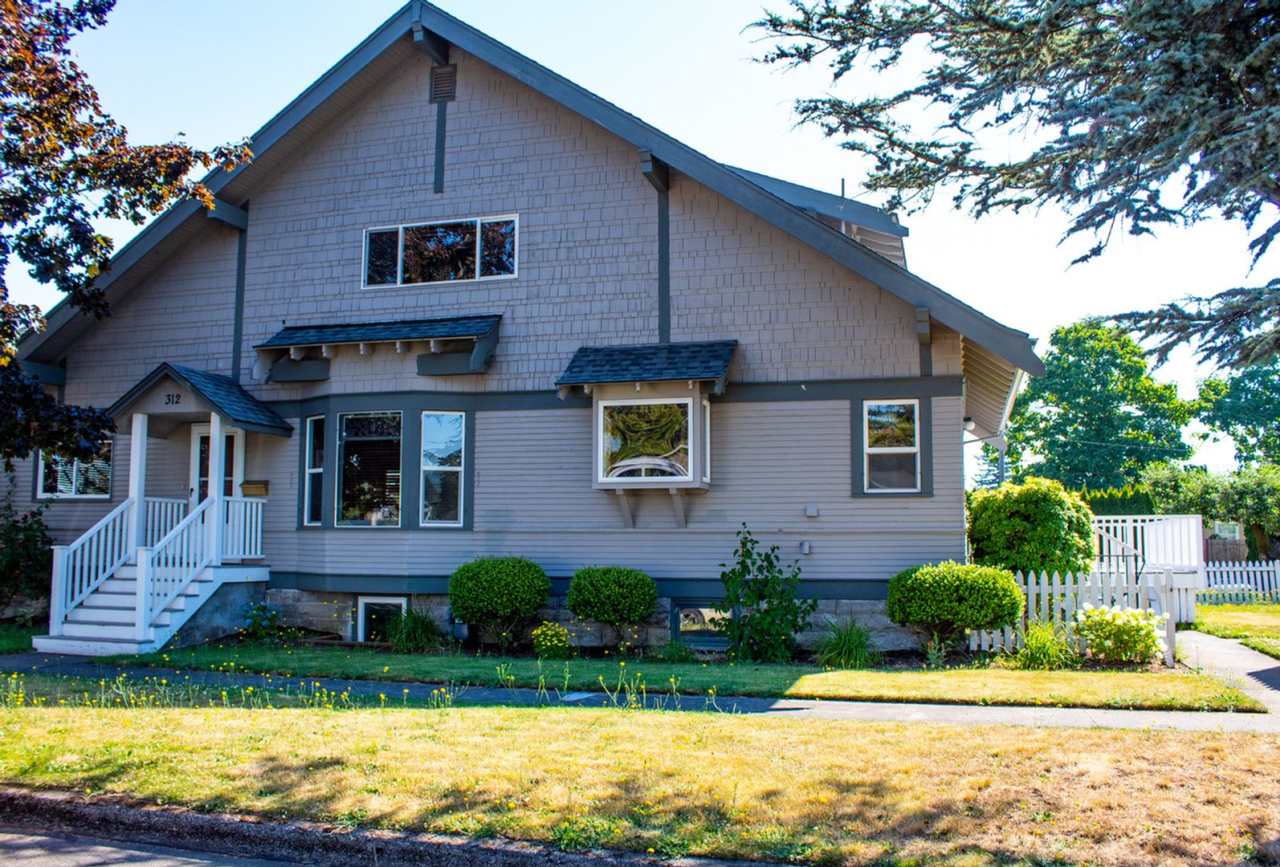 4 Bedroom, 2 Bathroom House in Lynden with Fenced Yard