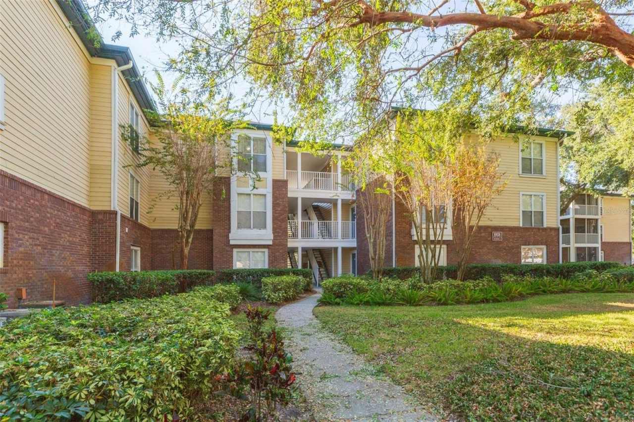 10024 STRAFFORD OAK COURT