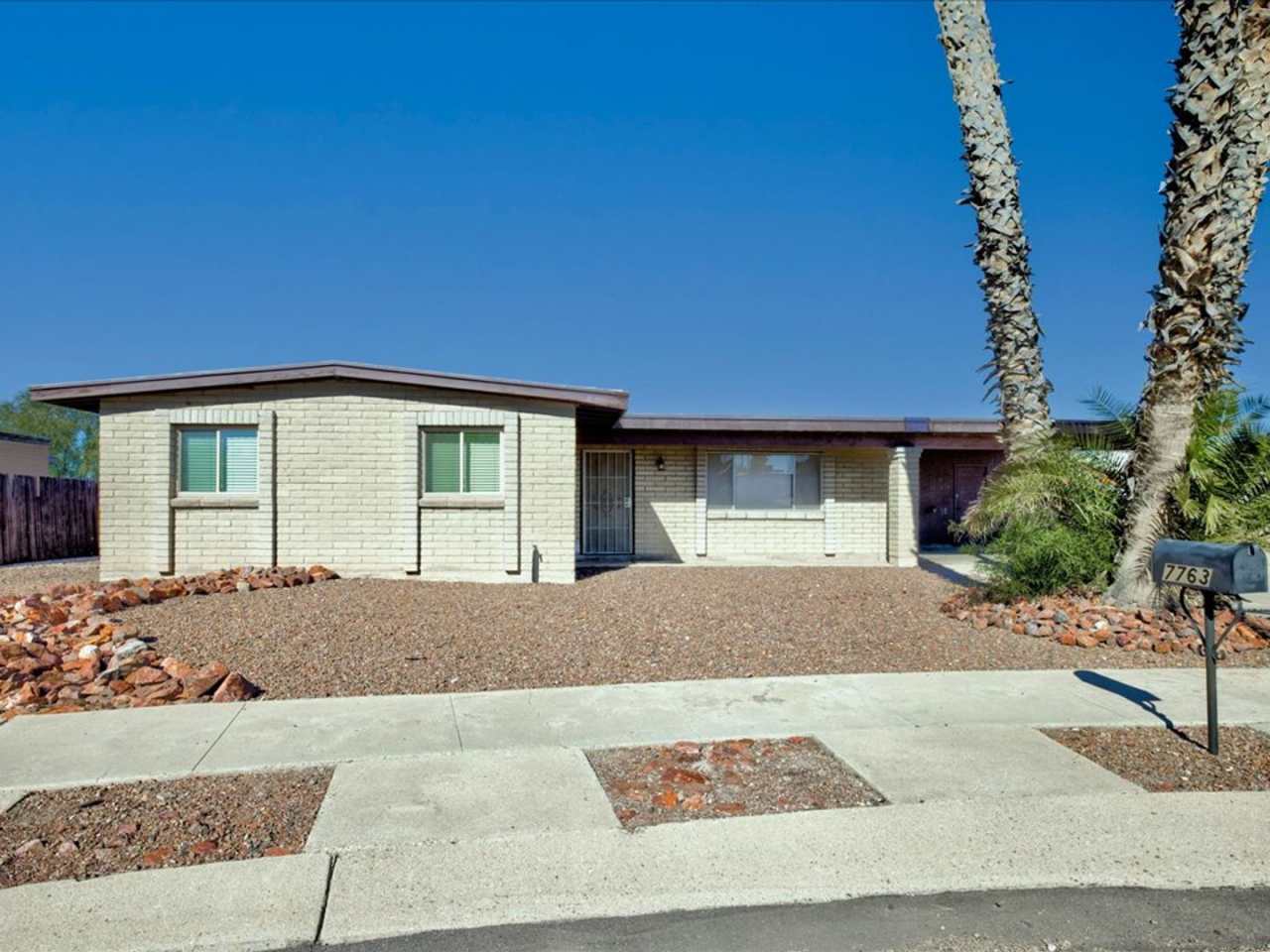 4 Bedroom 2 Bathroom With a private pool!