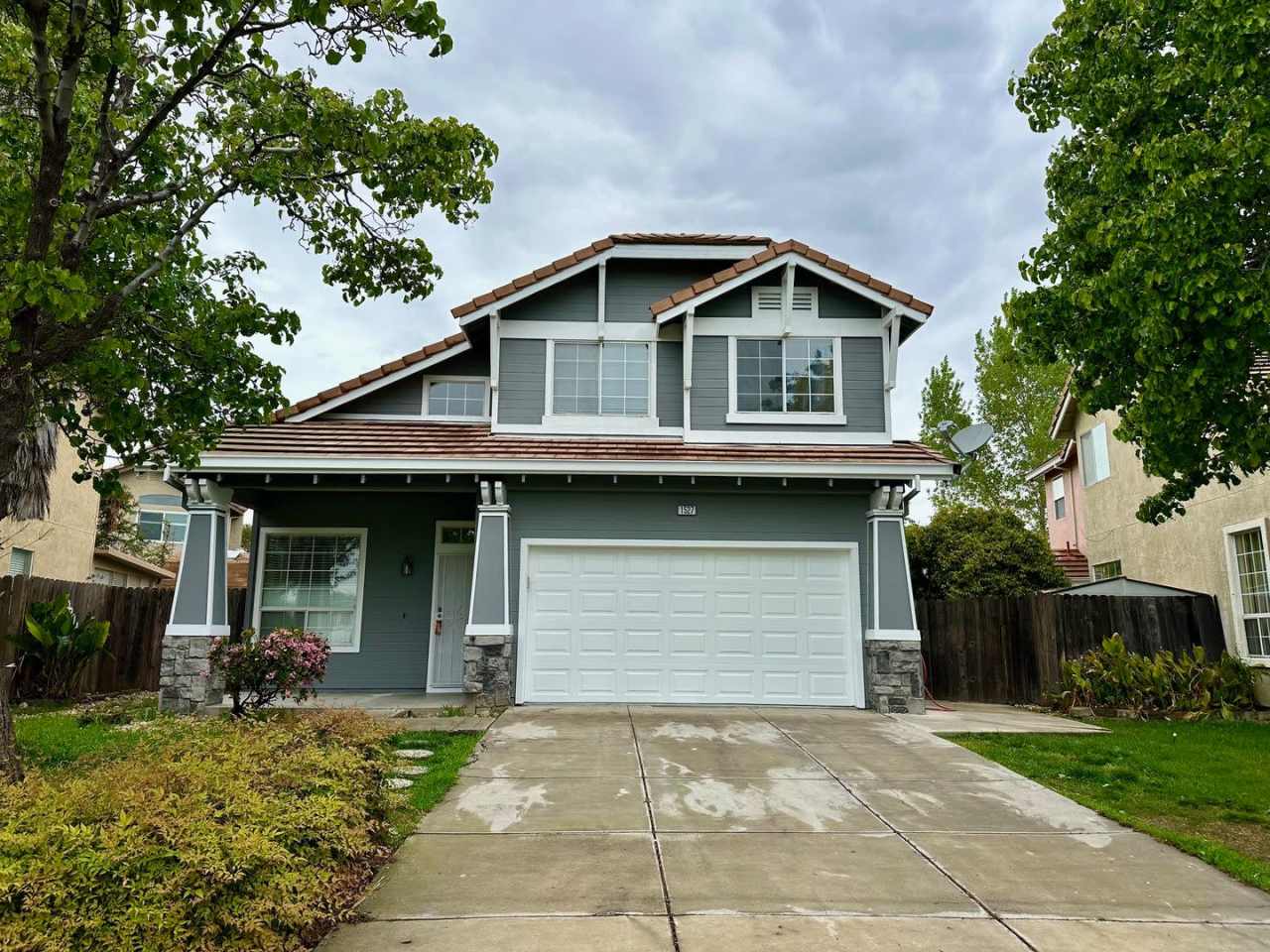 Located across the street from park, Walk to School