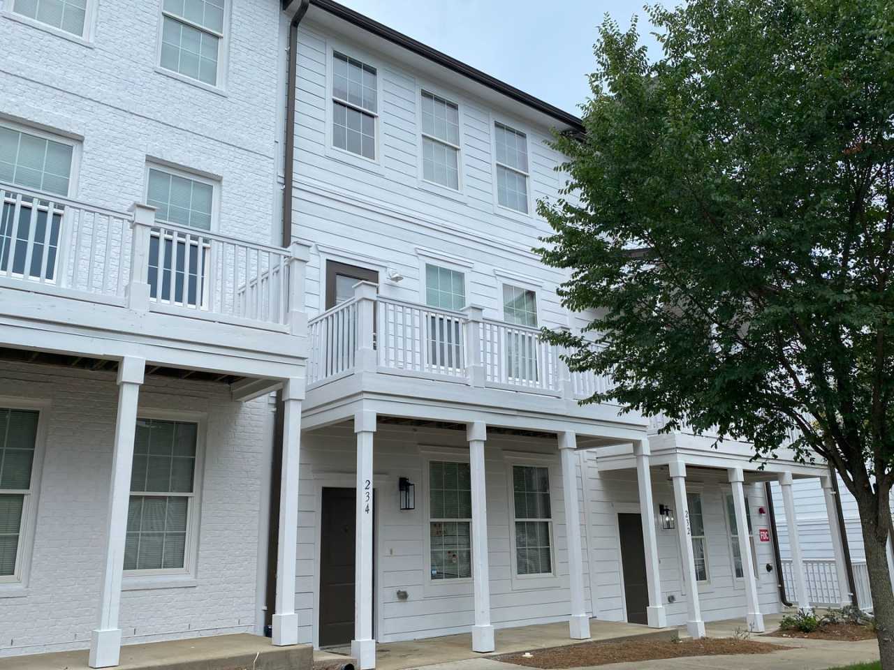 3BD/3BA Available for Early August Move In