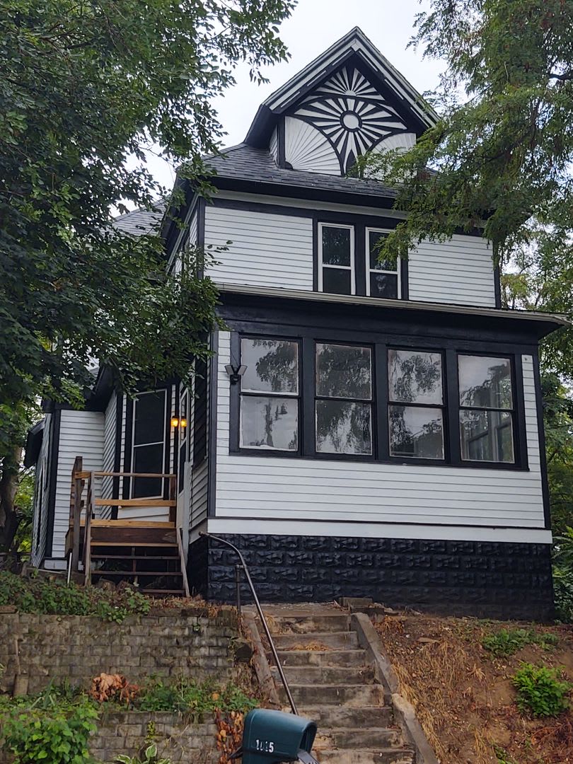 Very Large 4 Bedroom 2 Bath House