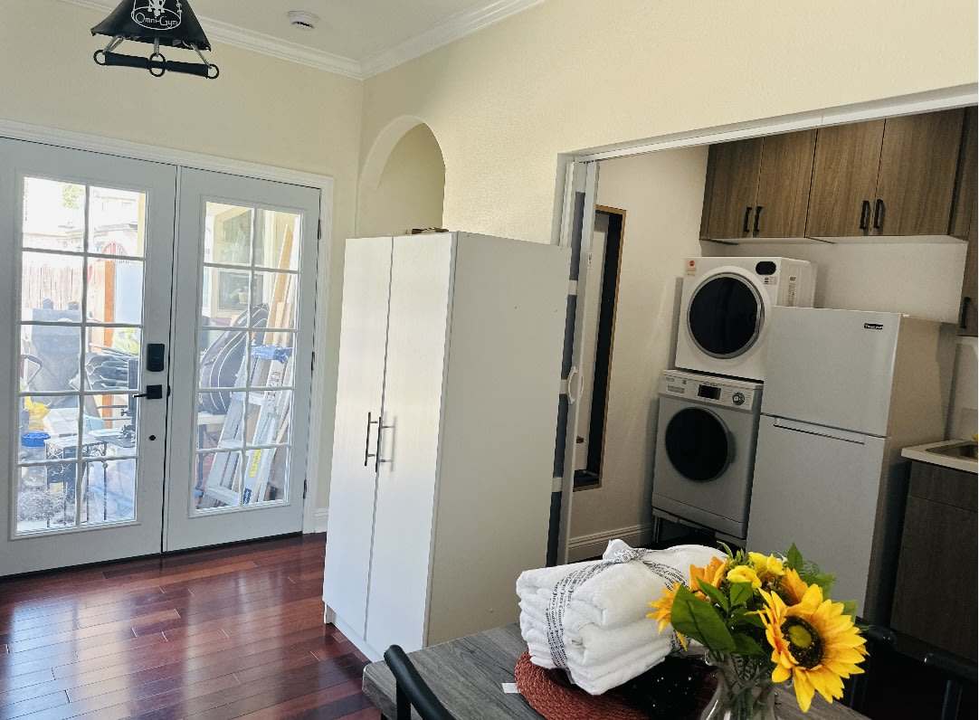 5131 South Victoria Avenue #2