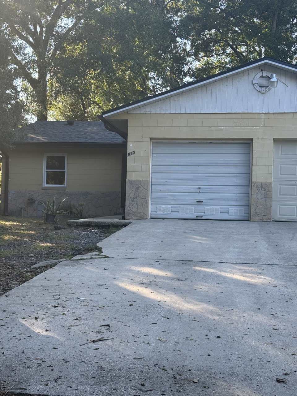 810 North Hudson Street