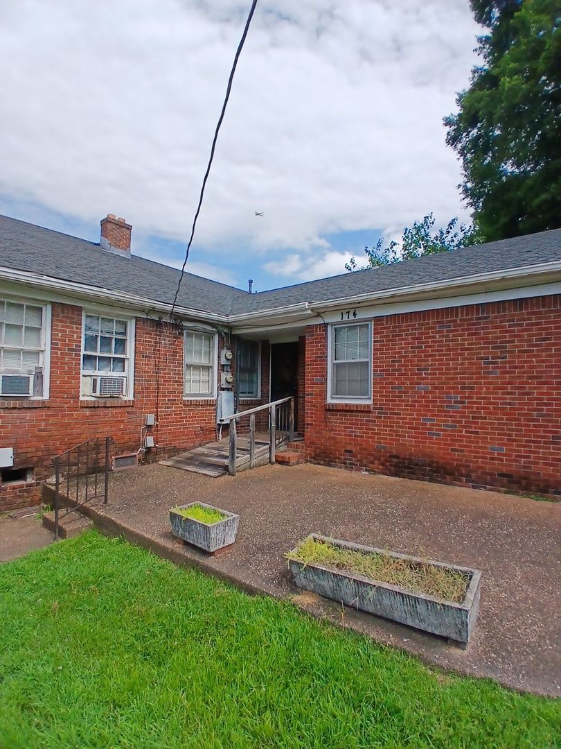 Charming Studio Apartment - Parkway Village Area