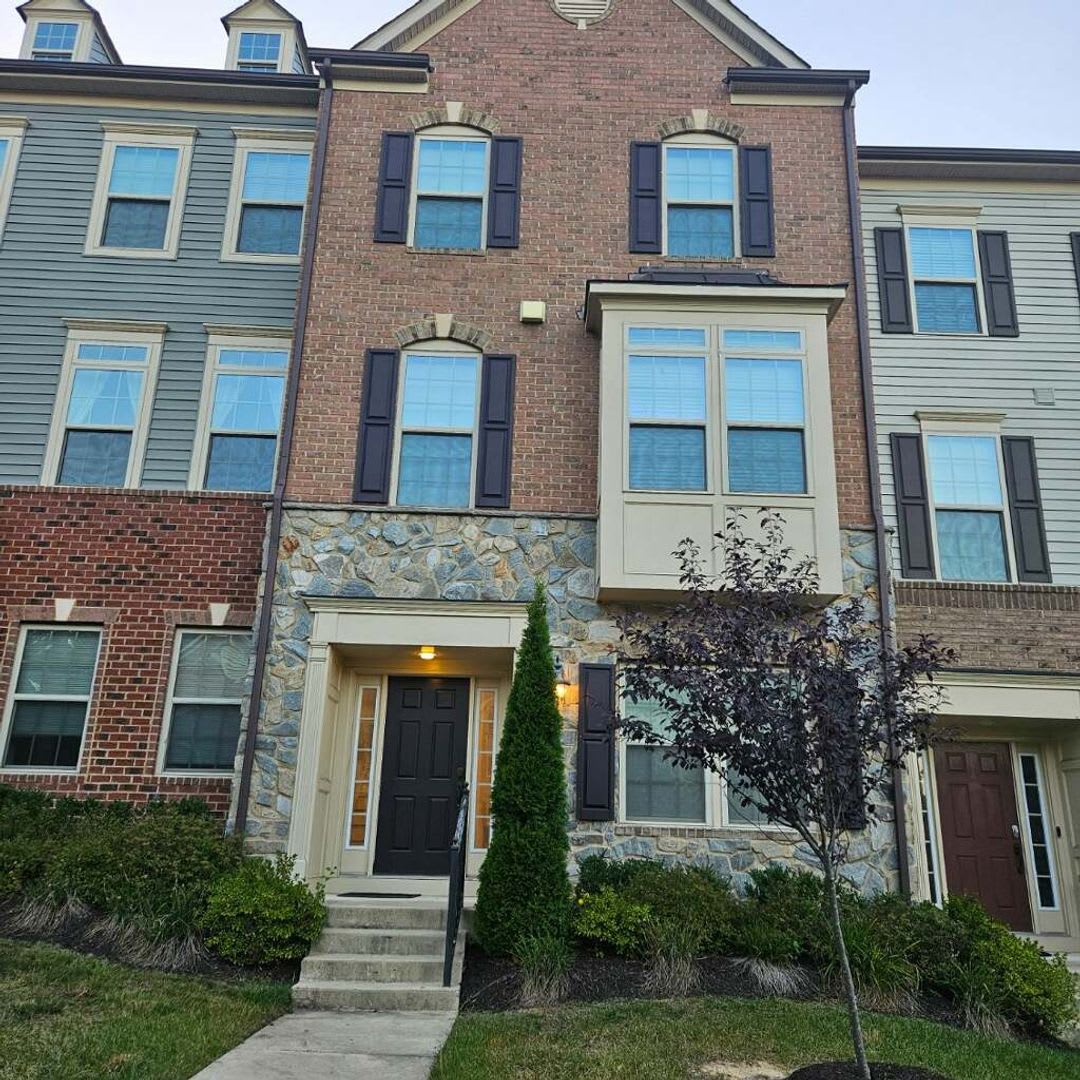 Gorgeous 4-Bed 3.5-Bath Townhouse next to Ft Meade