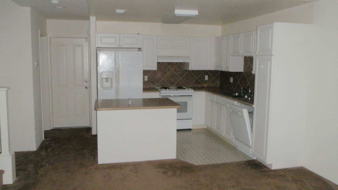 Fairways Edge 3 Bed/2.5 Bath Townhouse Available Now!