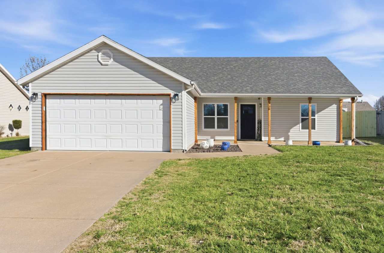 3 Bedroom | 2 Bathroom | 2 Car Garage | Nixa Schools| Fireplace | Fenced yard | Solar Panels!