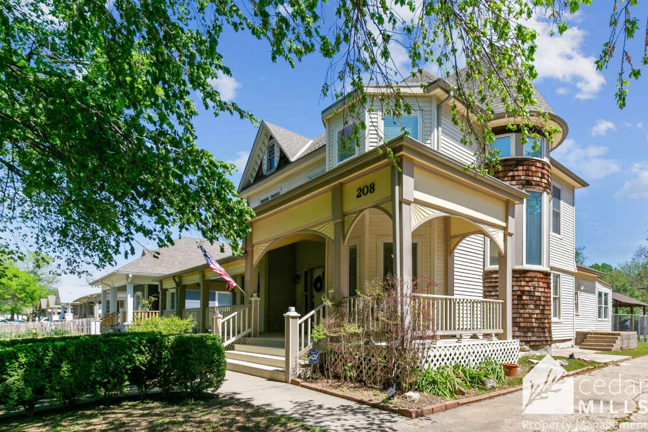 EXTRAORDINARY historic rental opportunity in Delano!!!!!! Move in Special!