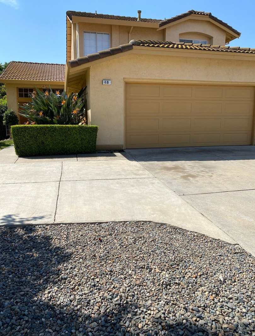 AVAILABLE NOW!! 4br 3ba