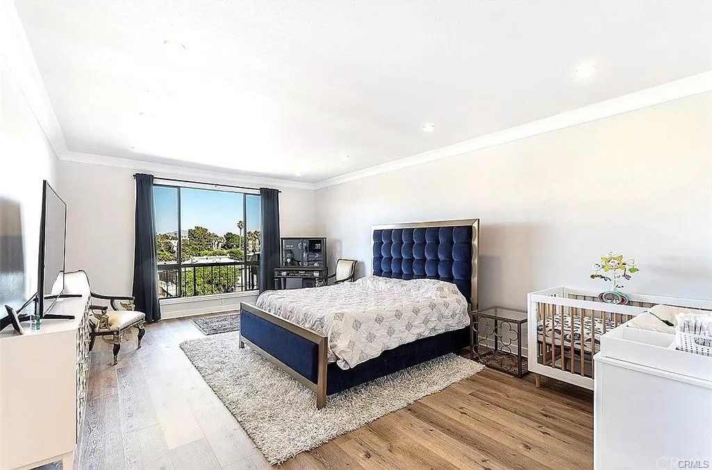 4454 Ventura Canyon Avenue