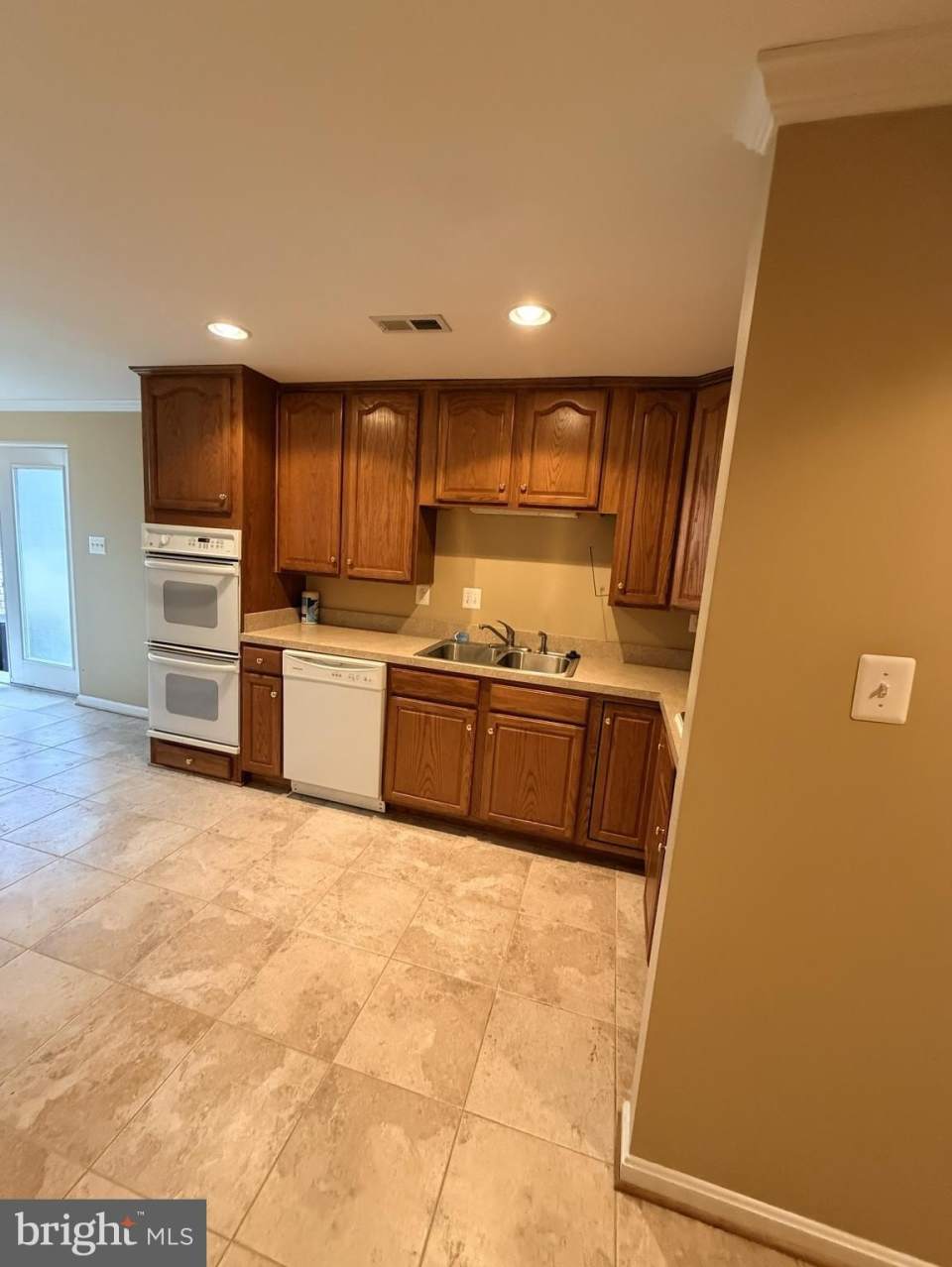 8050 SETTLE Court unit: B