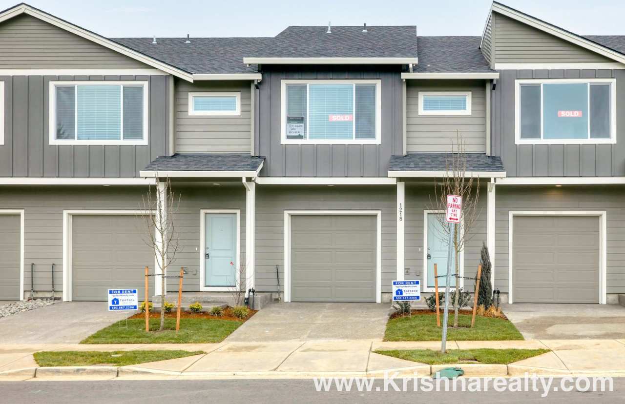 Beautiful MODERN 2021 BUILT | 3BD| 2.5 BA | Townhome in Laurel Woods Community!