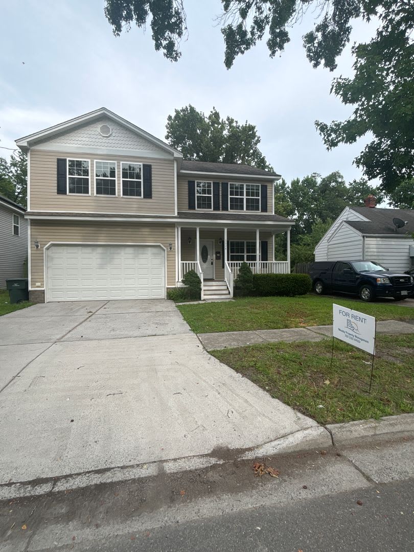 Spacious 4-Bedroom Home Near Base – No Tunnels or Bridges on Your Commute!