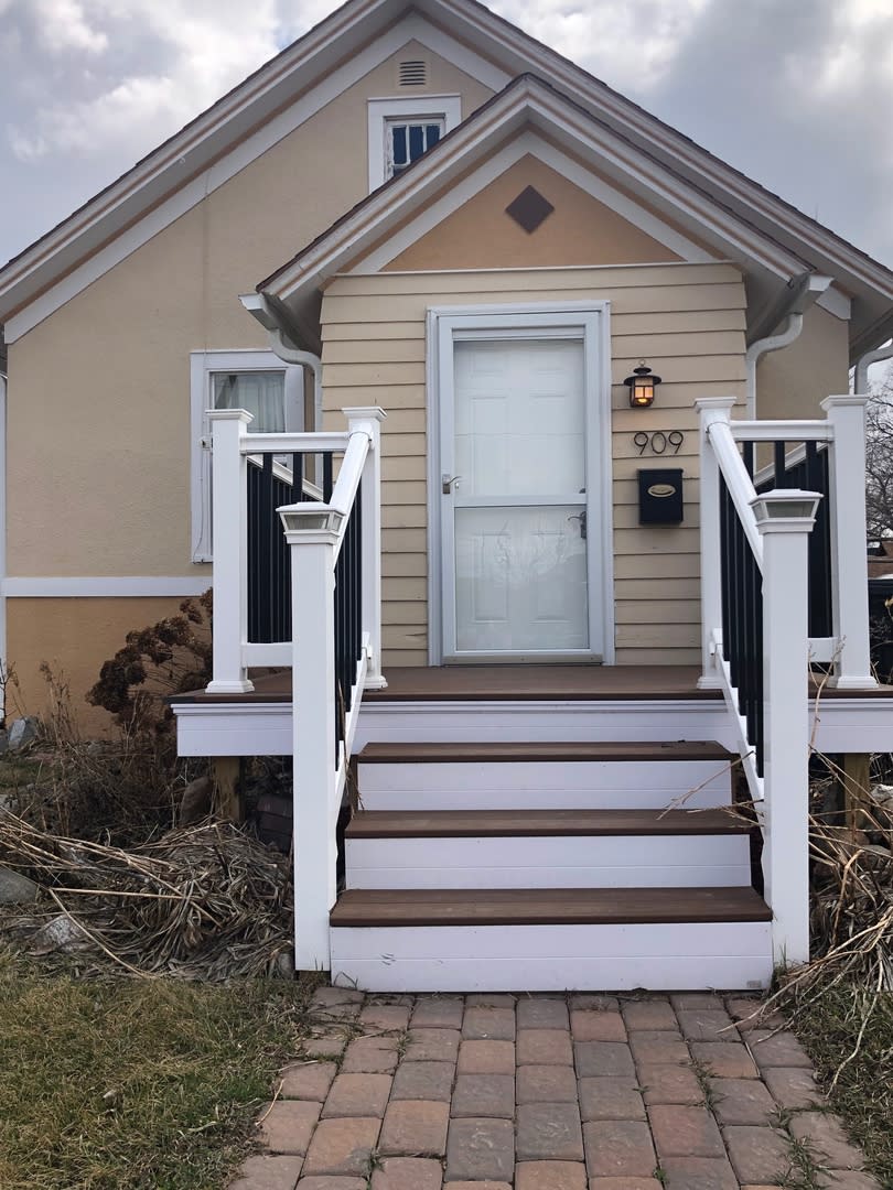 Beautiful 2 bedroom 2 bath stand- alone home